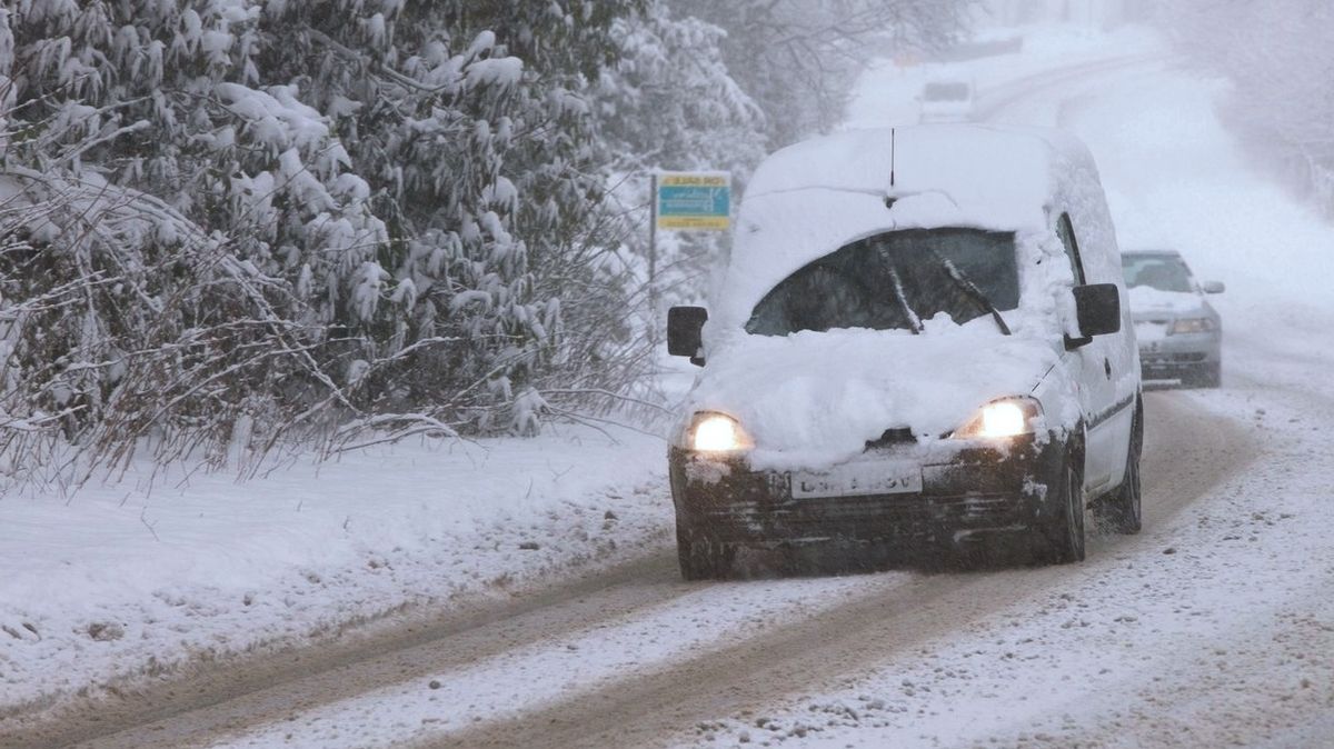 Jak v zimě připravit auto před jízdou? Předejít lze i nemalé pokutě